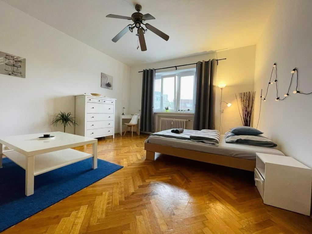 Lovely 2Bdr In Center, Wifi & Self-Check In Pressburg Exterior foto