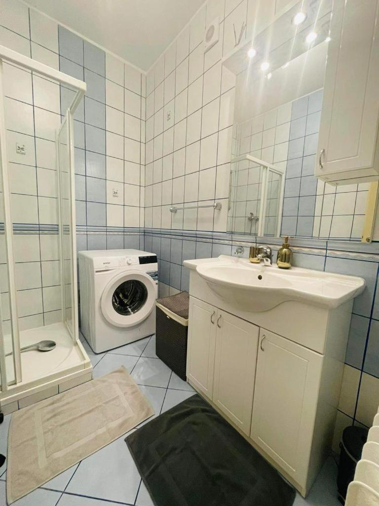 Lovely 2Bdr In Center, Wifi & Self-Check In Pressburg Exterior foto